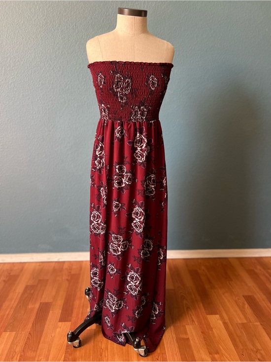 Miley & Molly Dresses & Skirts - Miley & Molly Women’s Smocked Strapless Maxi Dress in Burgundy Floral front slit